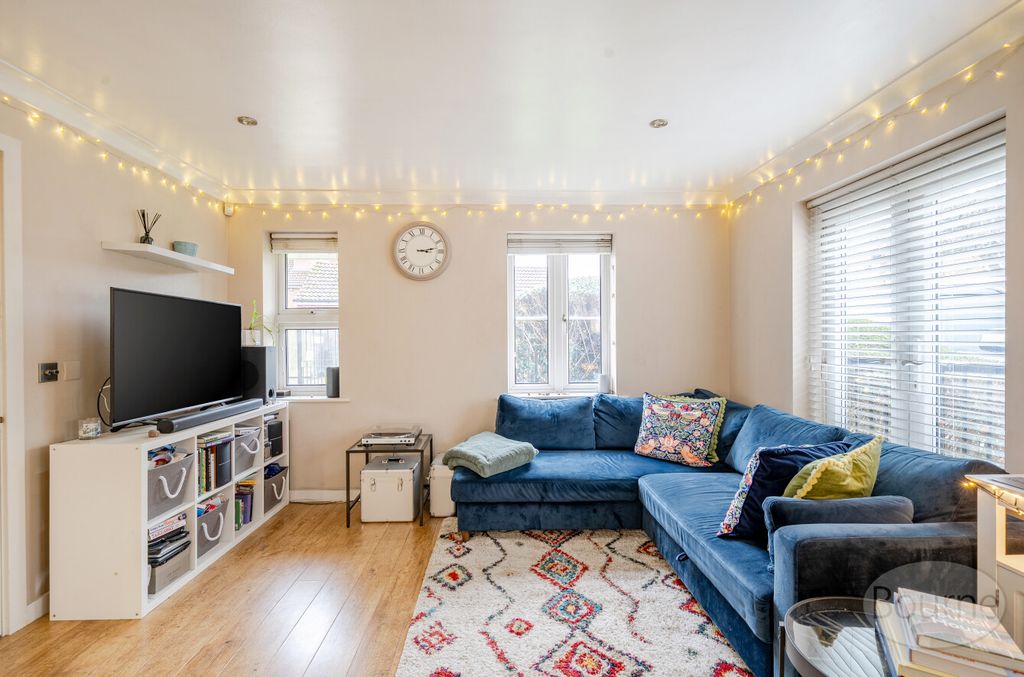 Property photo 2 of 10 273A3c76-Ed31-44F...