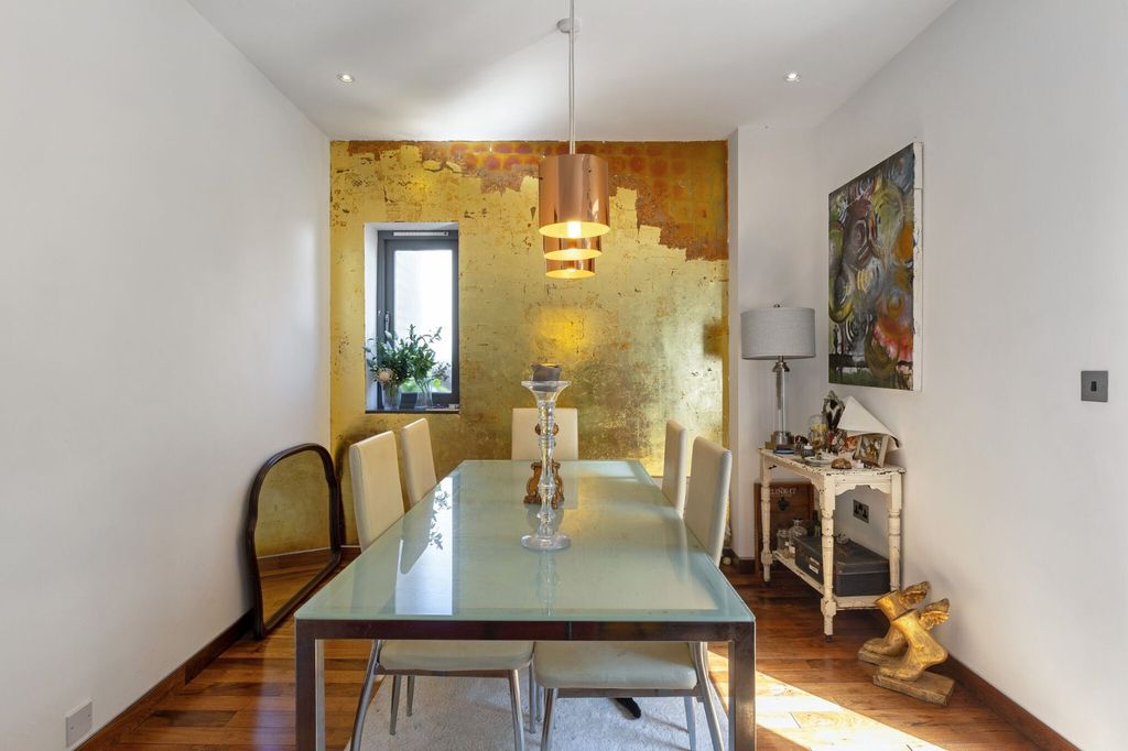 Property photo 3 of 18 Dining Area