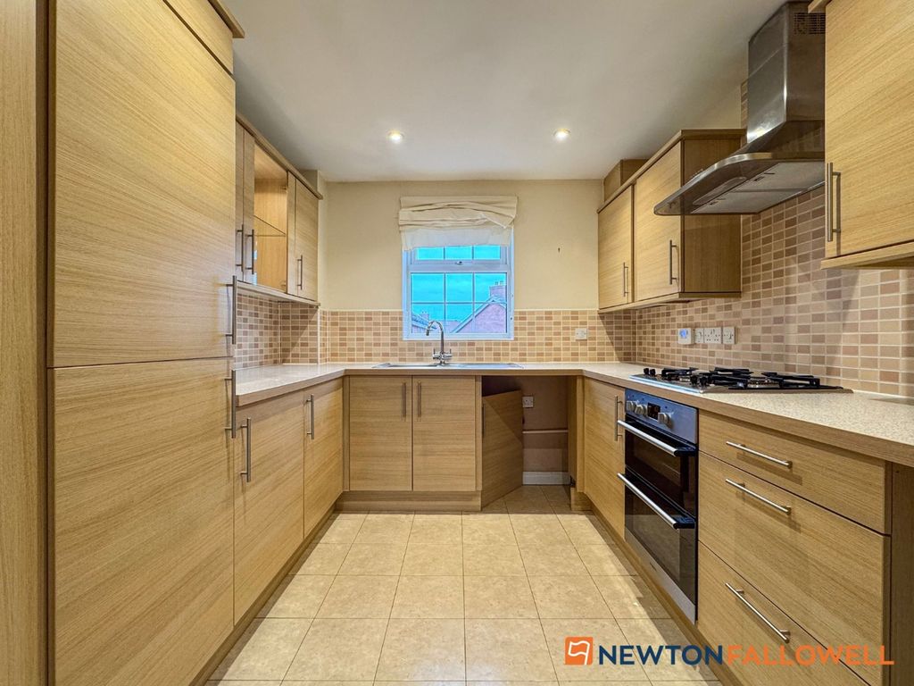 Property photo 2 of 10 Kitchen