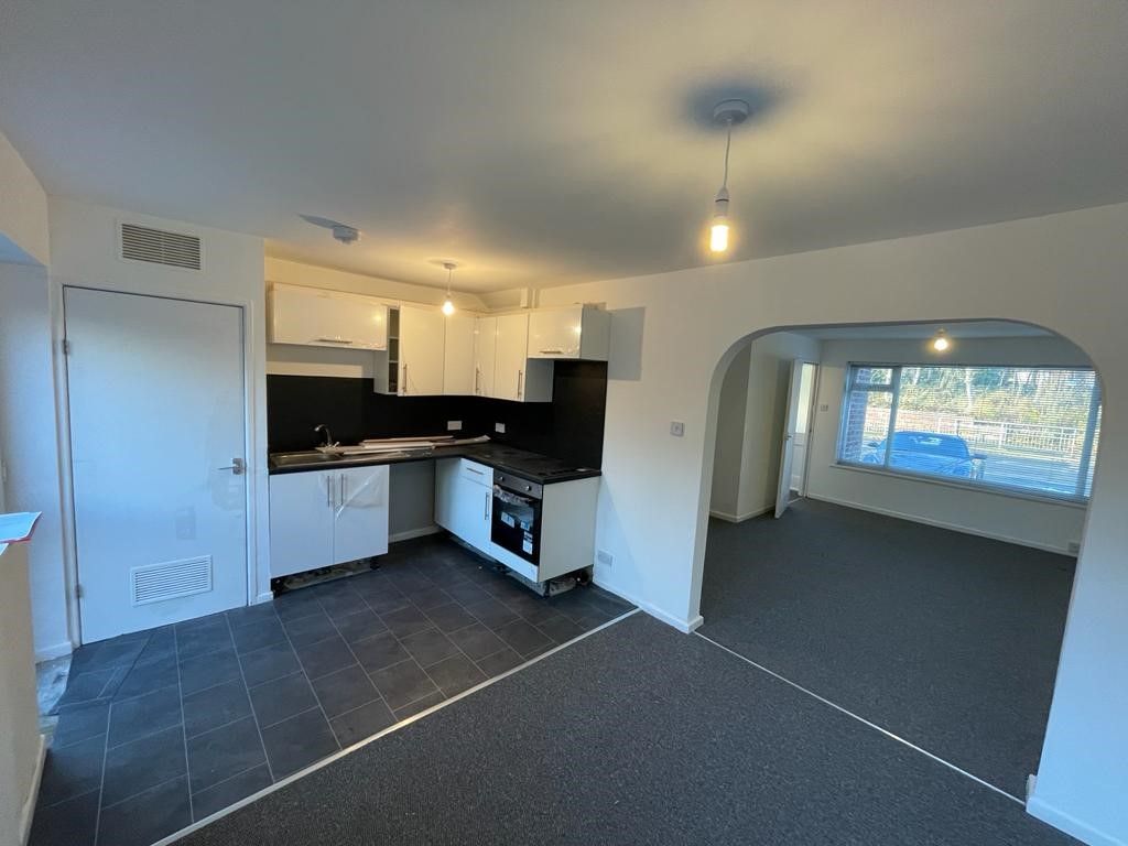 Property photo 3 of 11 Kitchen