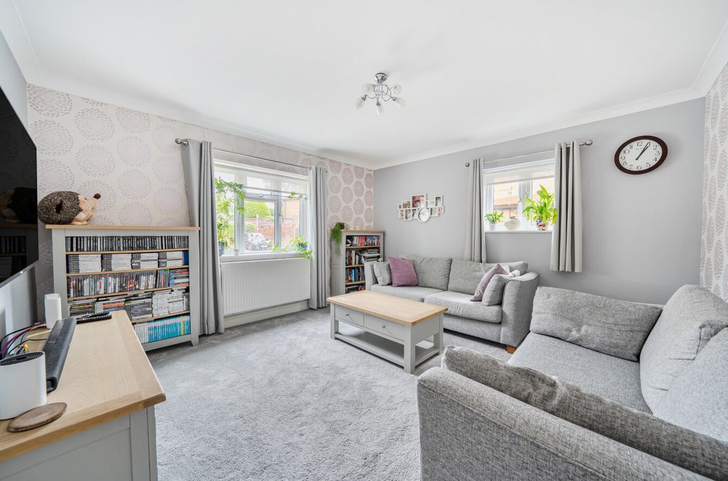 Property photo 2 of 15 1335740-12-68949c...