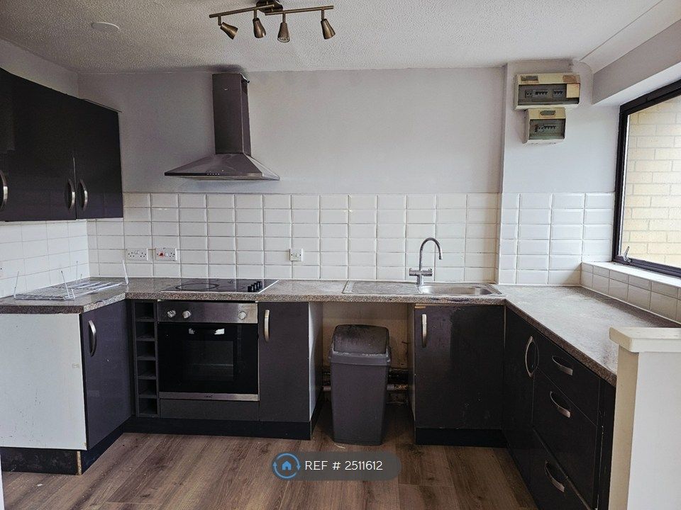 Property photo 3 of 10 Kitchen
