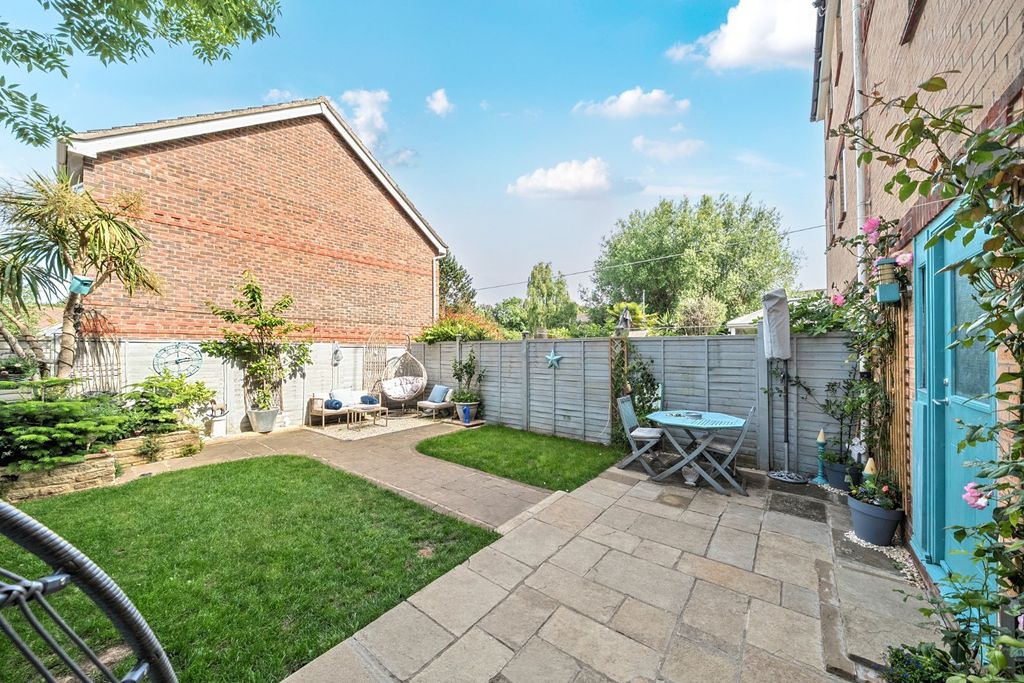 Property photo 2 of 16 Picture No. 25