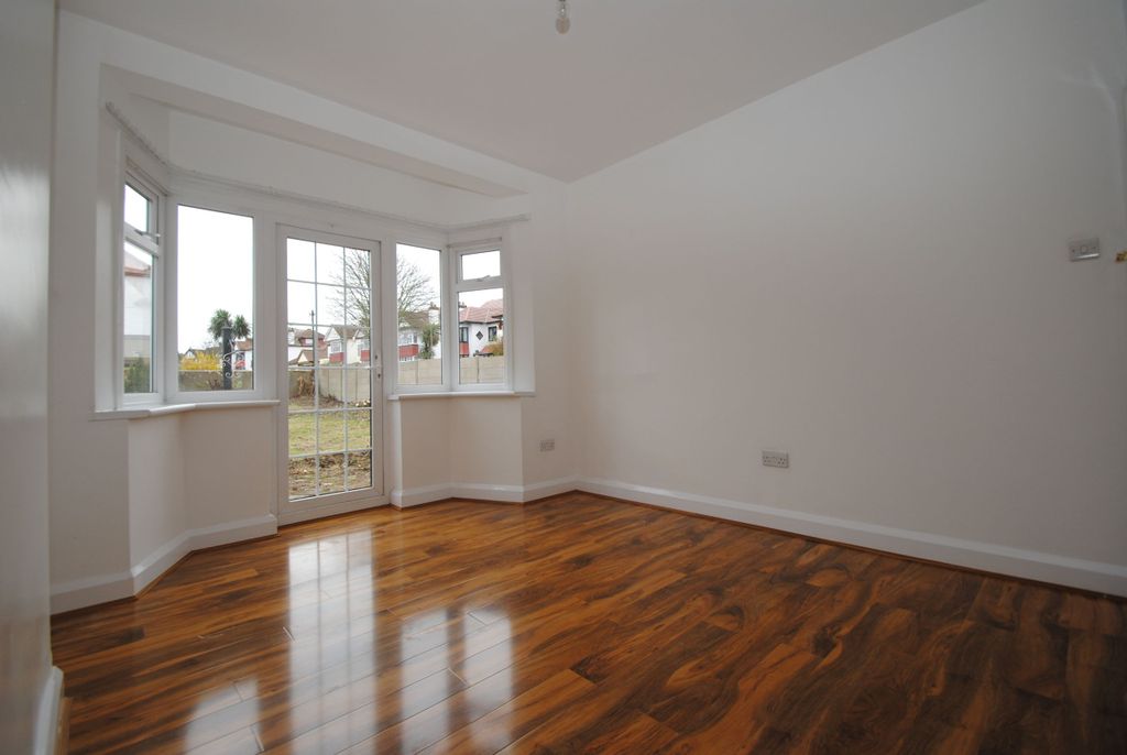 Property photo 3 of 11 Dining Room