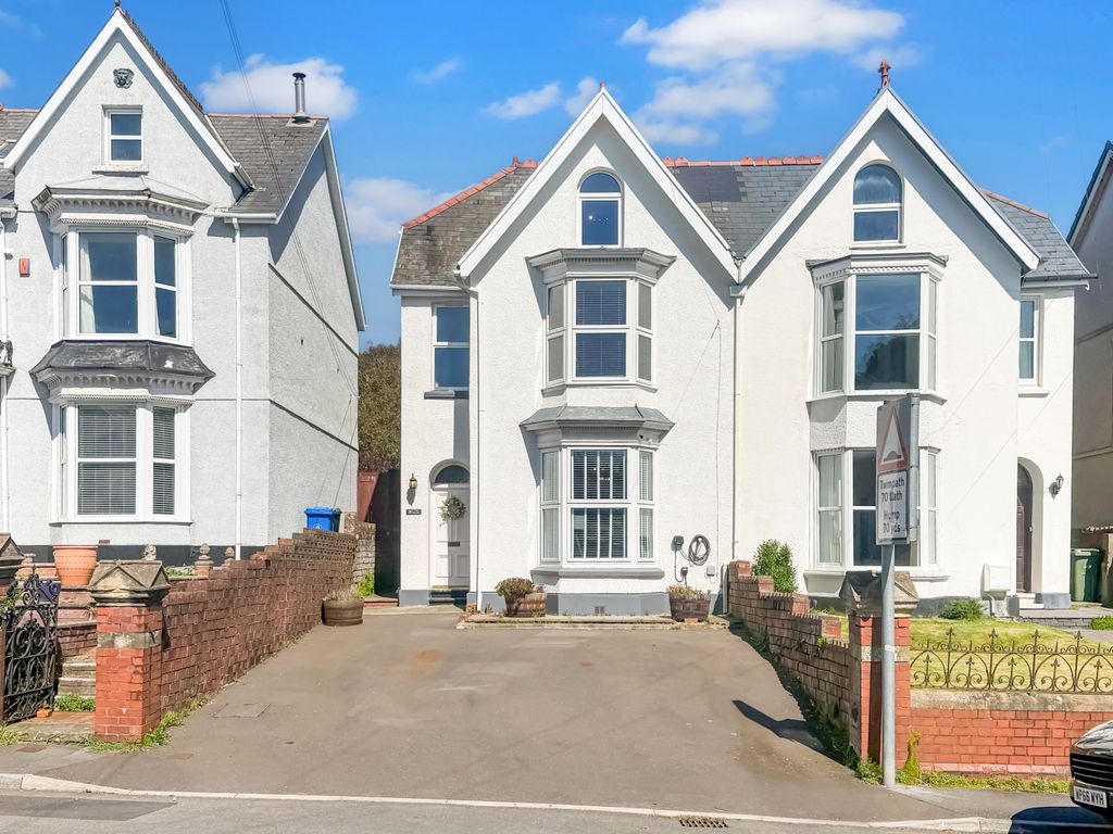 Property photo 1 of 33