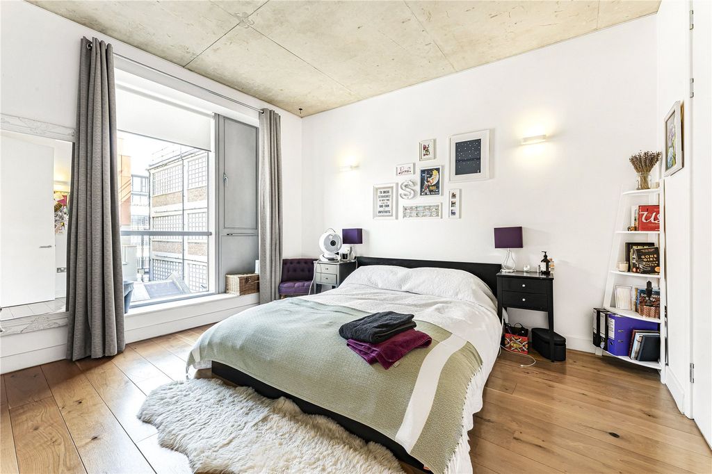 Property photo 3 of 16 Bedroom