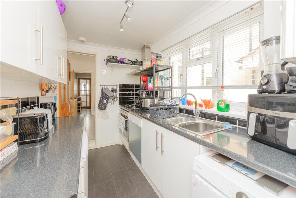 Property photo 3 of 9 Kitchen