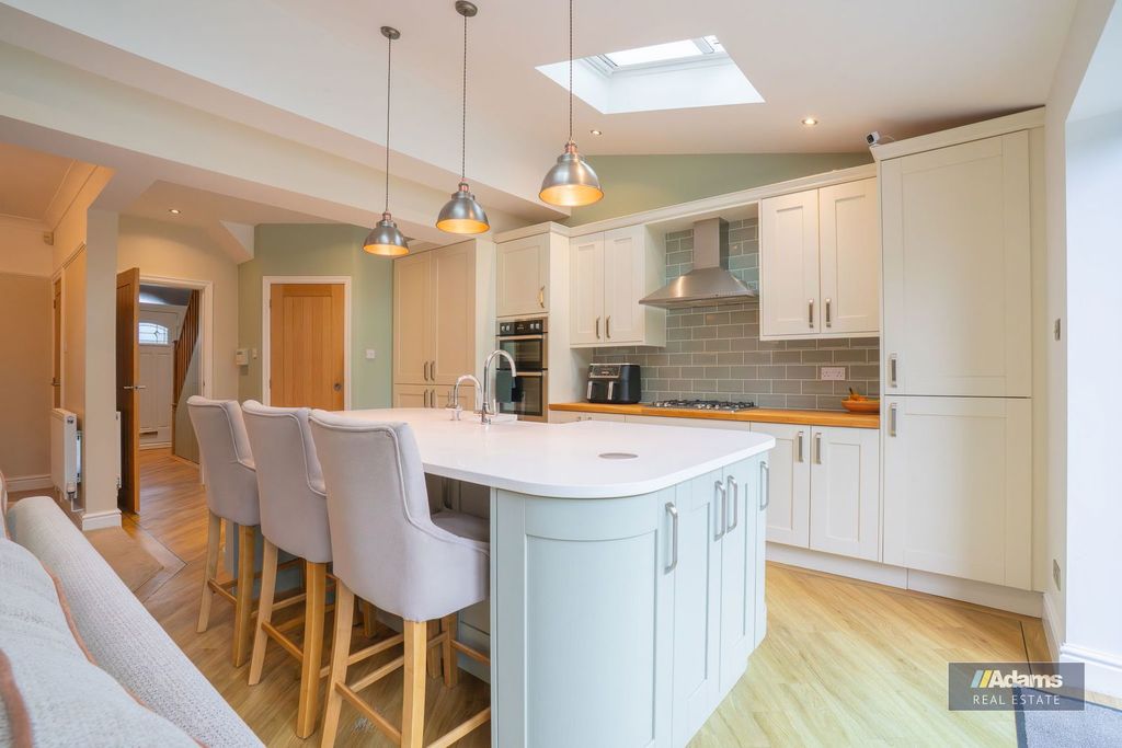 Property photo 2 of 38