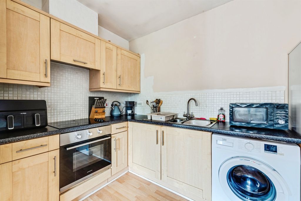Property photo 3 of 14