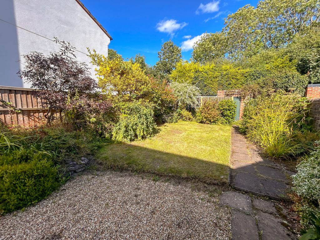Property photo 1 of 12 Garden 2