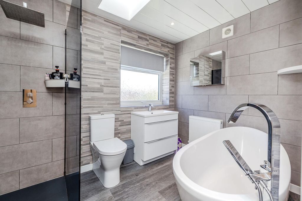 Property photo 2 of 35 Bathroom