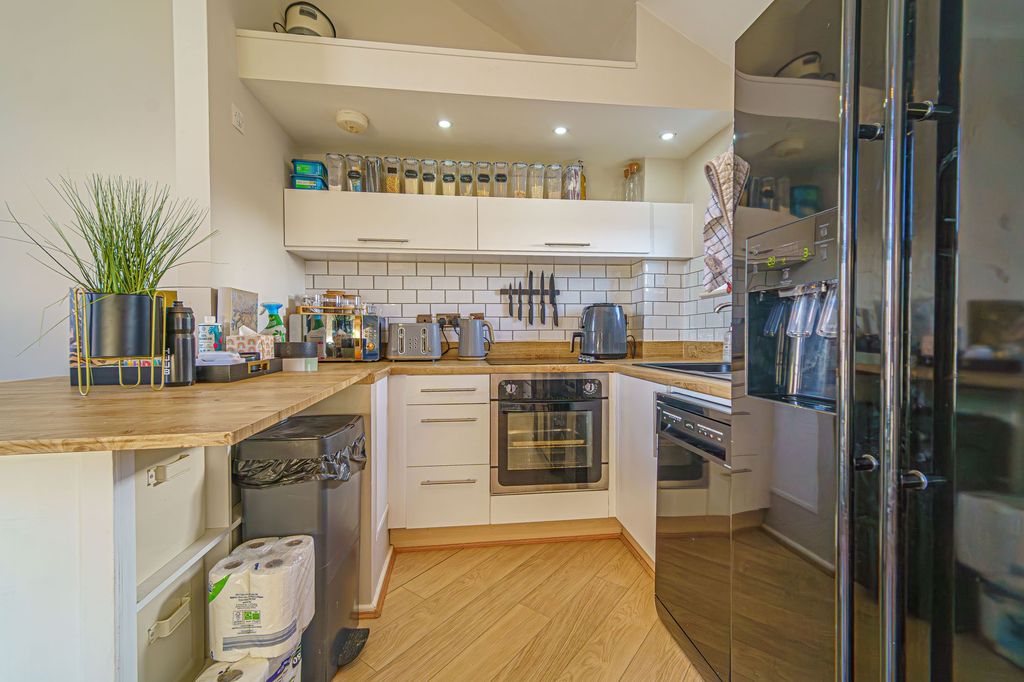 Property photo 2 of 22
