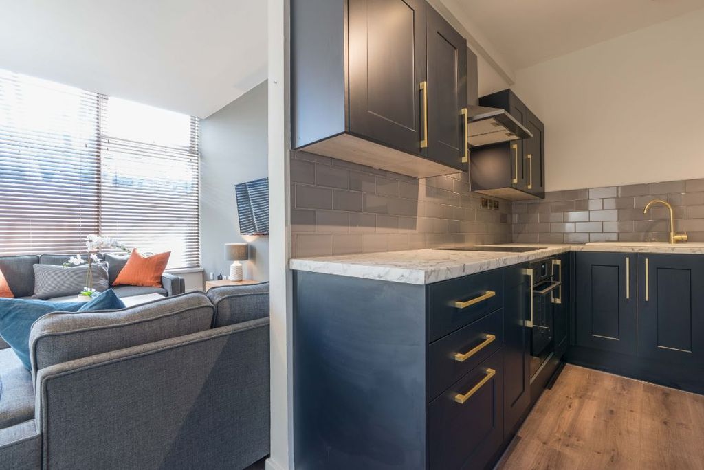 Property photo 2 of 16 Khf15 - Living Area