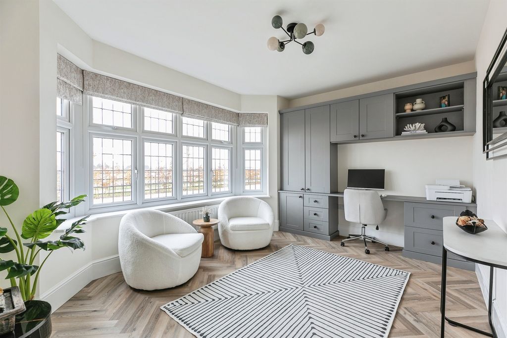 Property photo 3 of 31