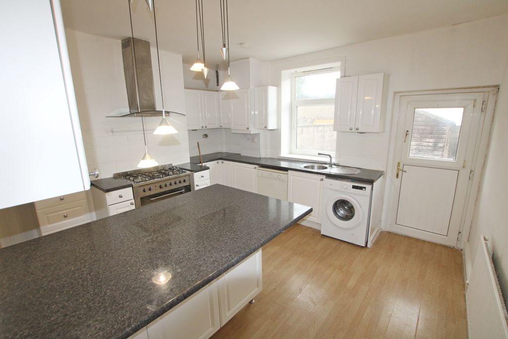 Property photo 3 of 8 3