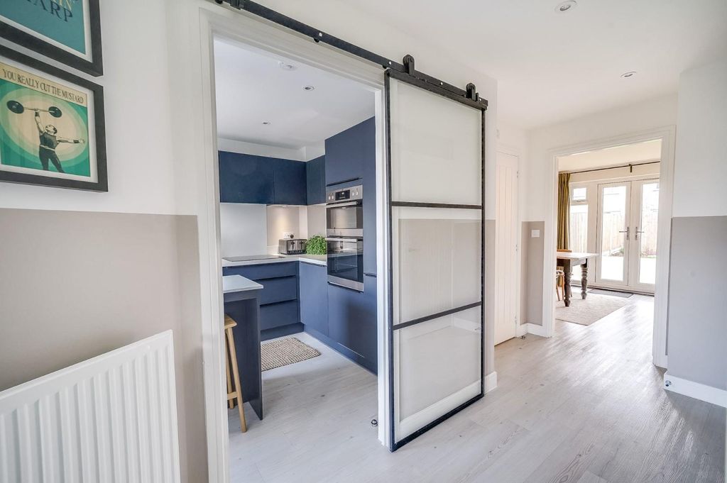 Property photo 2 of 26