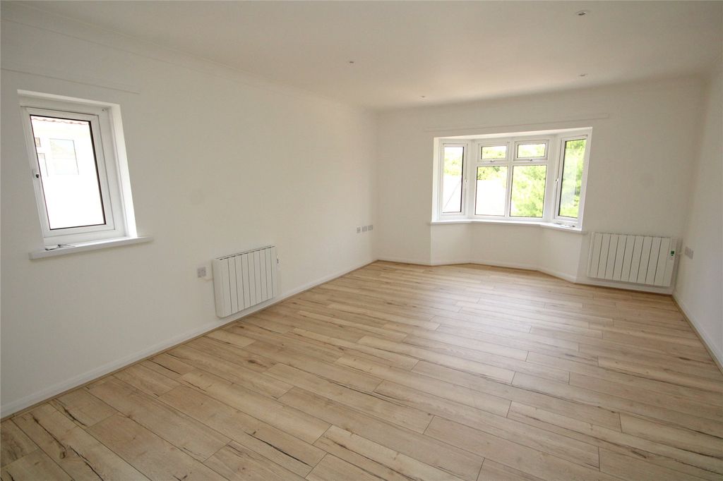 Property photo 3 of 8 Picture No. 01