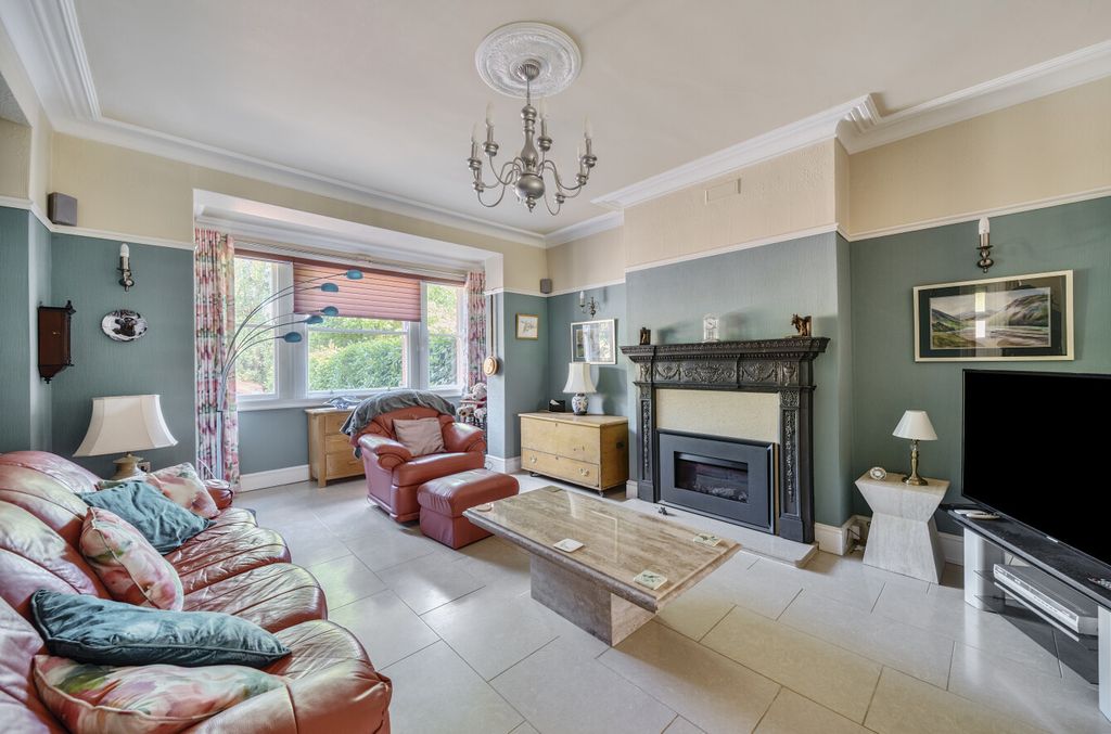 Property photo 3 of 32 1323957-19-686Fd8...