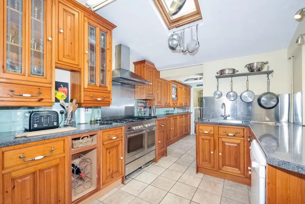 Property photo 2 of 9 Photo 6