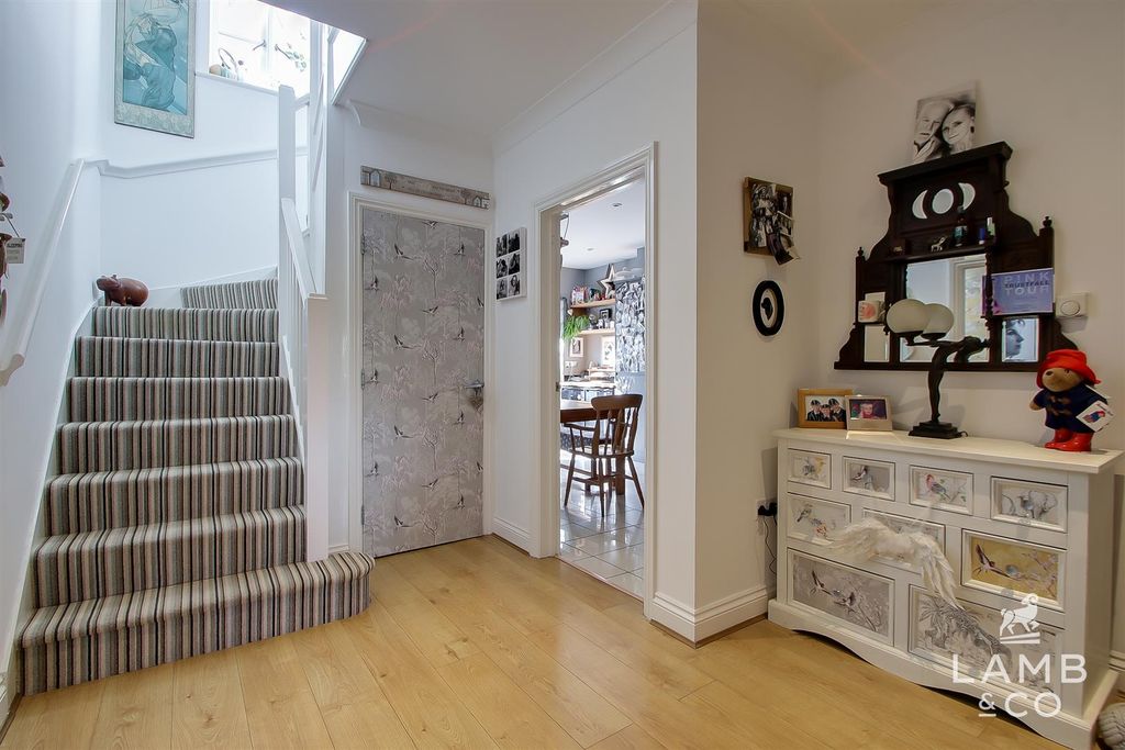 Property photo 2 of 20 Entrance Hall