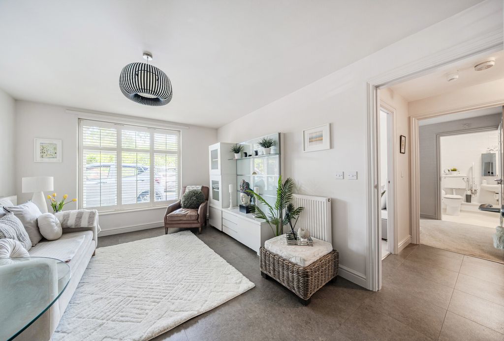 Property photo 2 of 18 1315937-16-685Bdc...