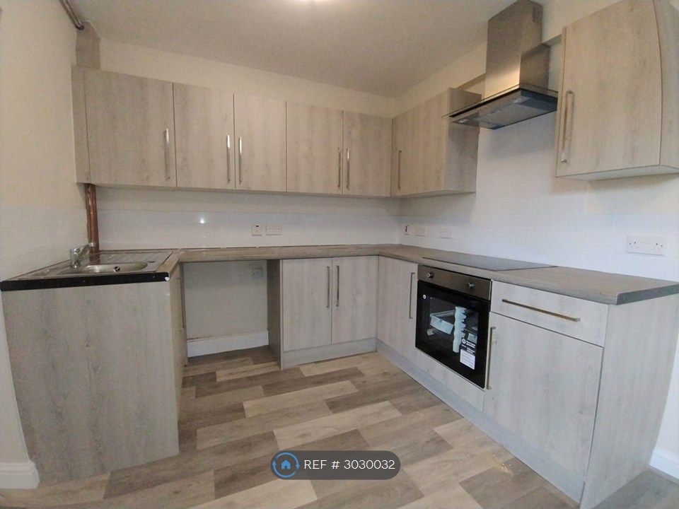 Property photo 2 of 11 Kitchen