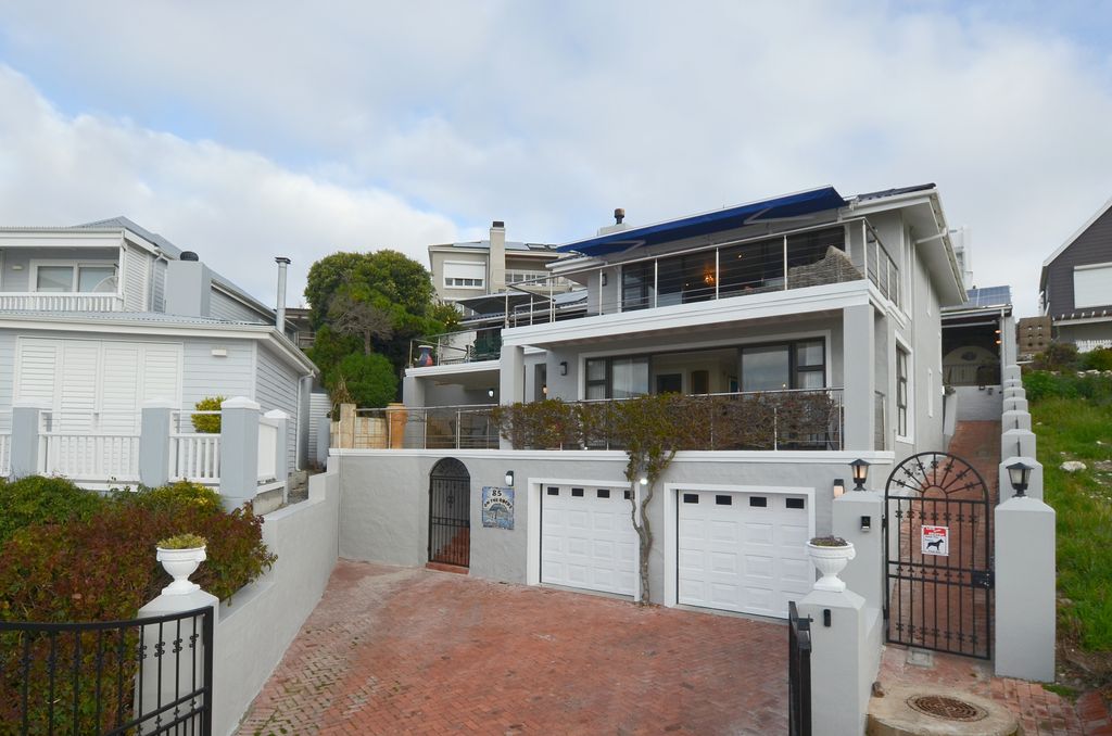 Property photo 1 of 34