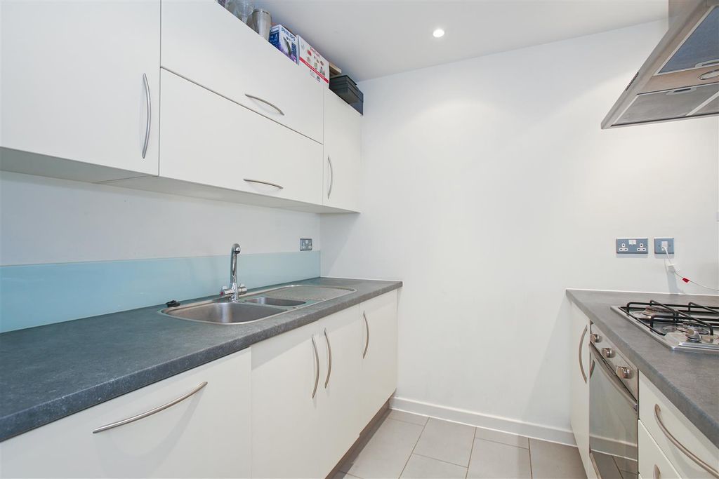 Property photo 3 of 8 Kitchen