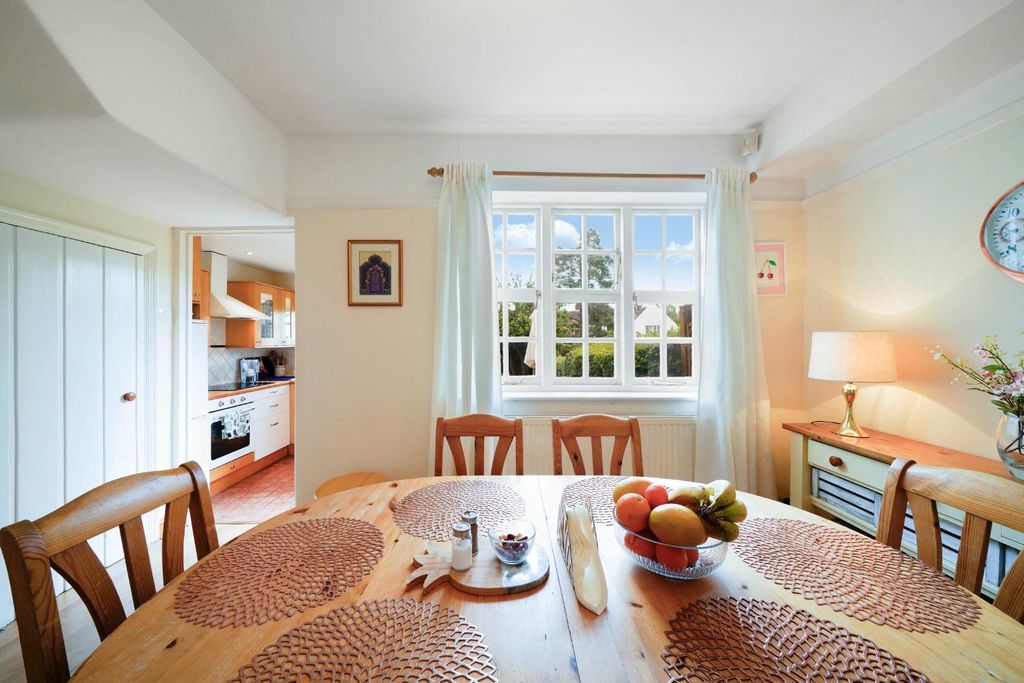 Property photo 3 of 18 Dining 2.Jpg