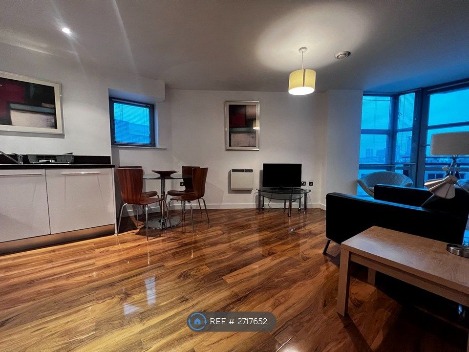 Property photo 3 of 11 Dining/Living