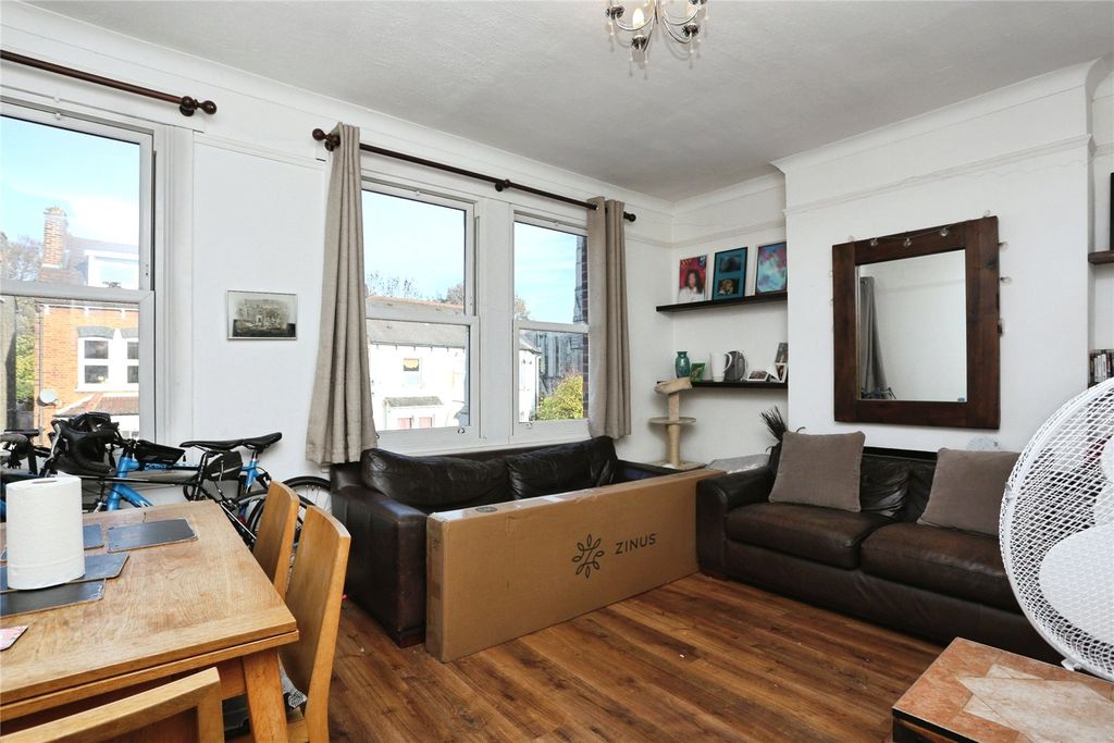 Property photo 2 of 11 Picture No. 14