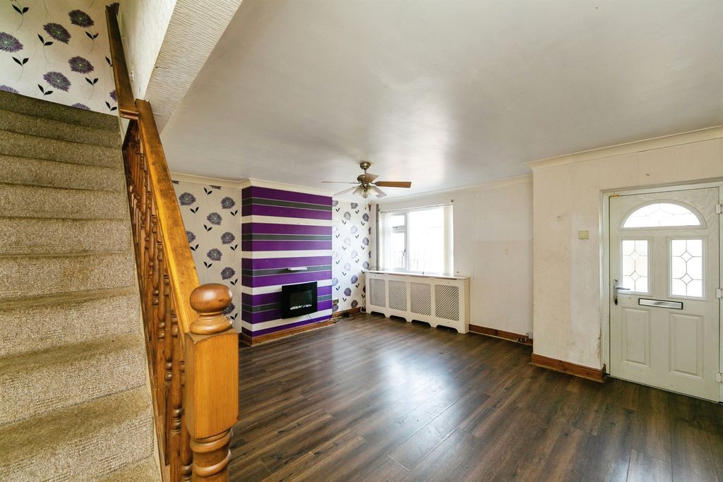 Property photo 2 of 17