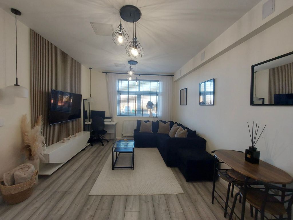 Property photo 2 of 7 Living Room