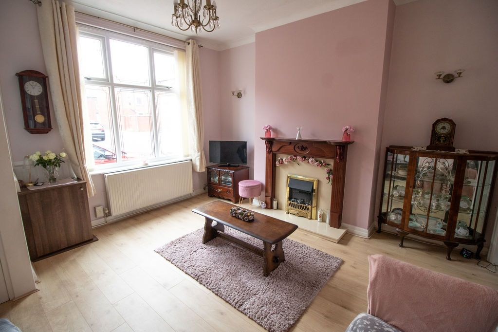 Property photo 2 of 15 Lounge