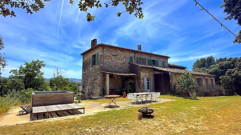 Property photo 1 of 22 Magnificent Villa At The Foot Of The Luberon On 8.5 Hectares
