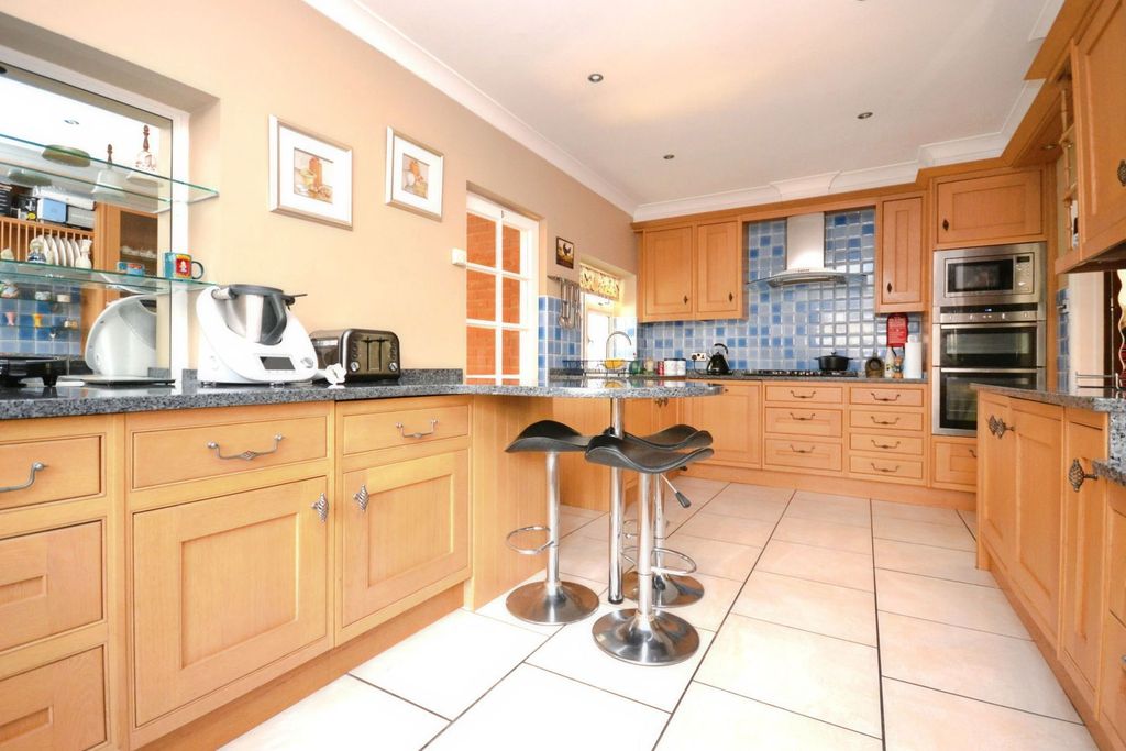 Property photo 3 of 25