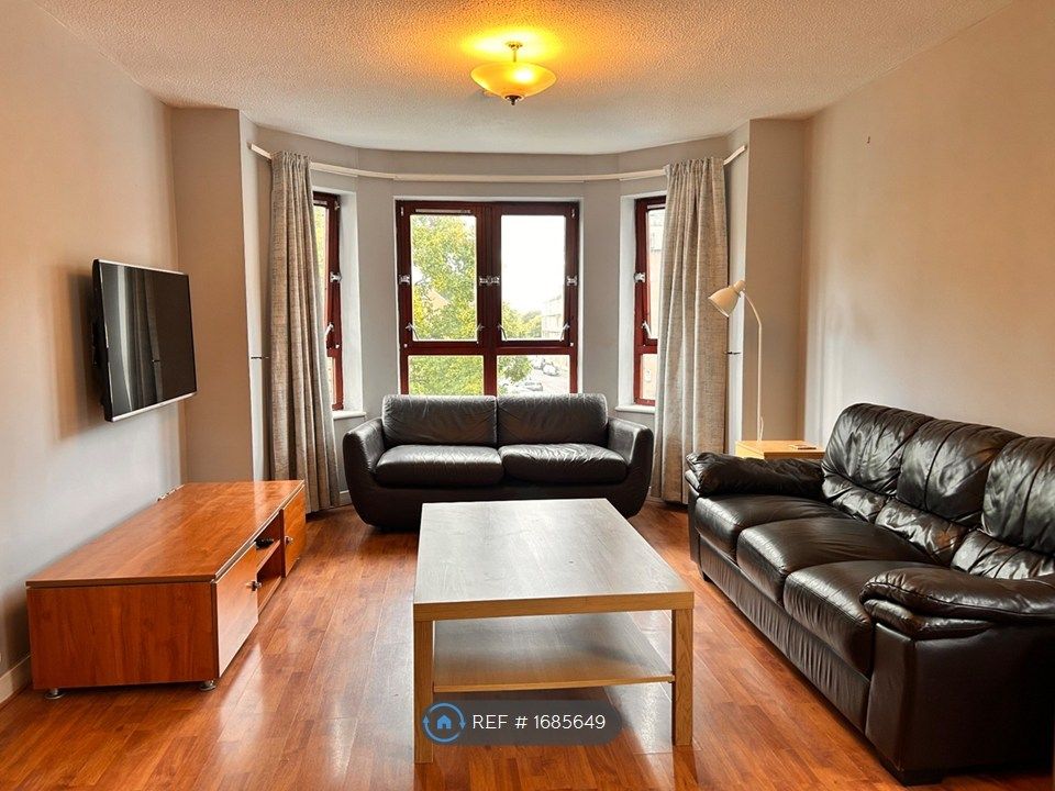 Property photo 1 of 8 Living Room