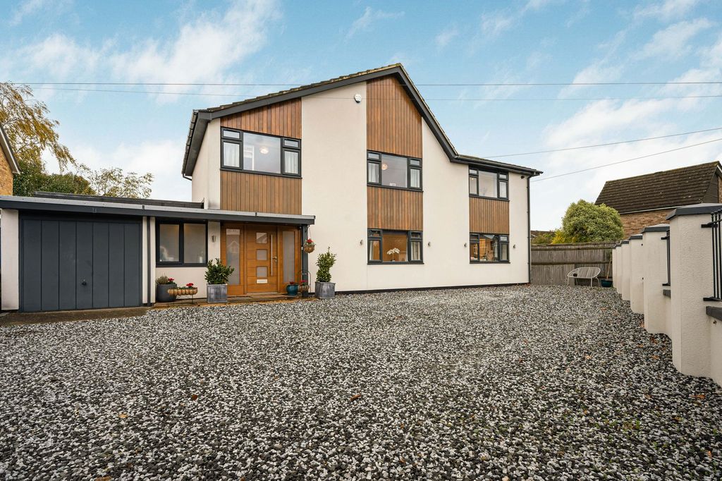 Property photo 1 of 28 Photo 8