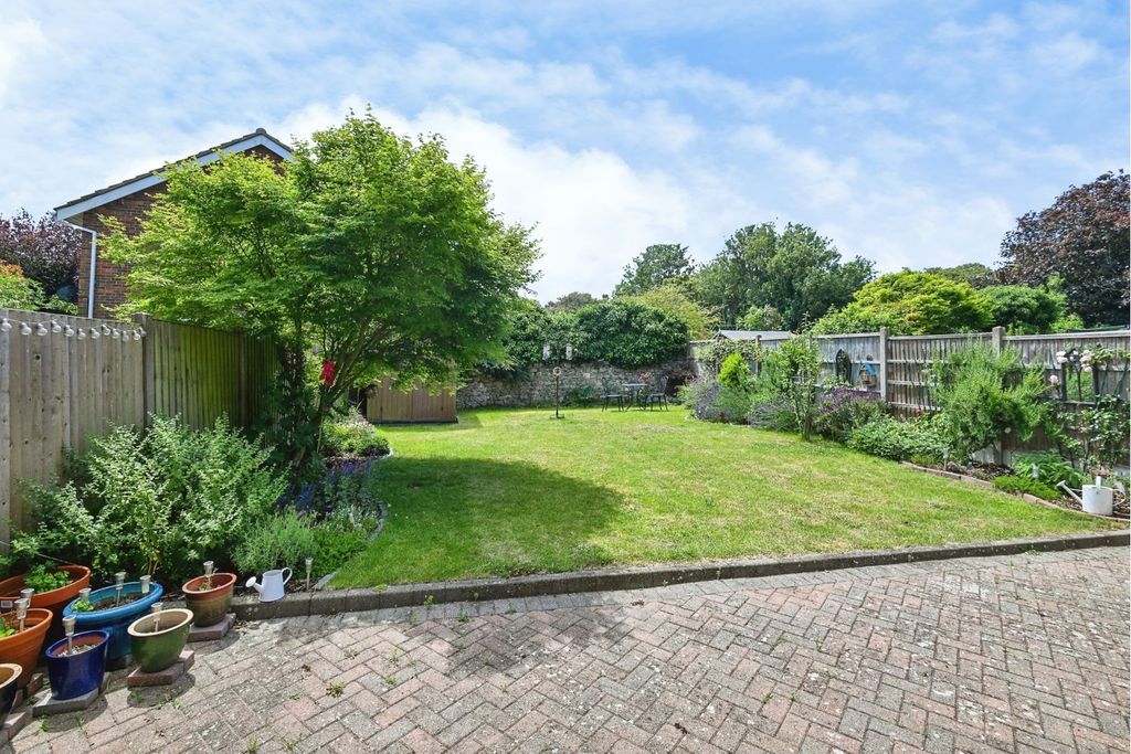 Property photo 2 of 20 Garden