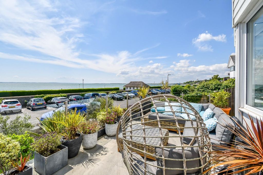 Property photo 3 of 34 Sun Terrace