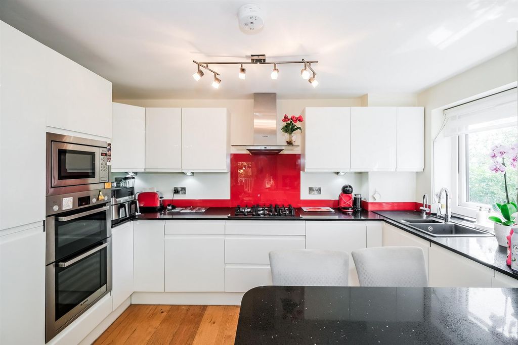 Property photo 3 of 25 3