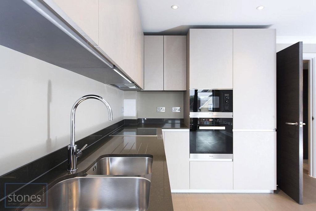 Property photo 3 of 10 Kitchen