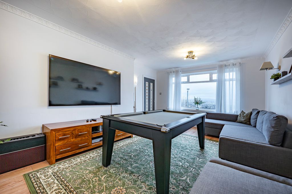 Property photo 2 of 42