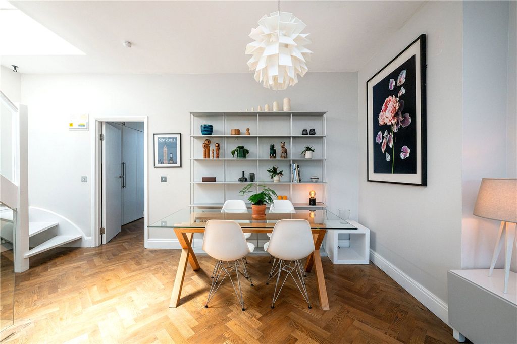 Property photo 3 of 14 Dining Area