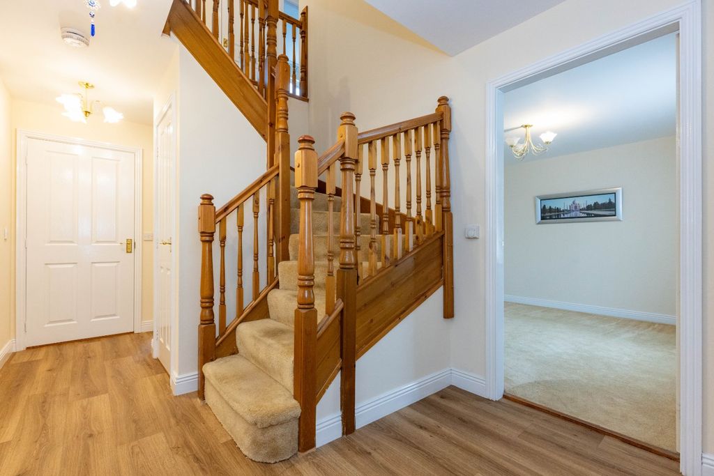 Property photo 2 of 25 Entrance Hallway
