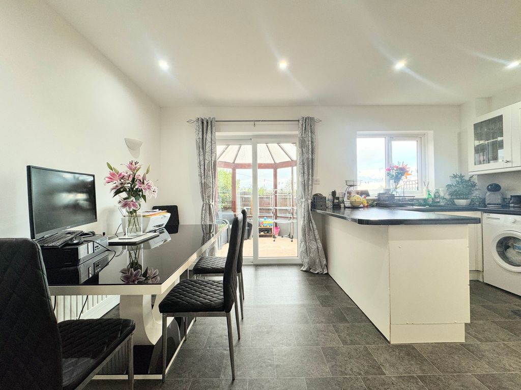 Property photo 3 of 21 Kitchen Diner
