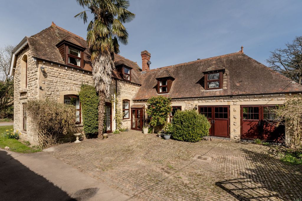 Property photo 1 of 30