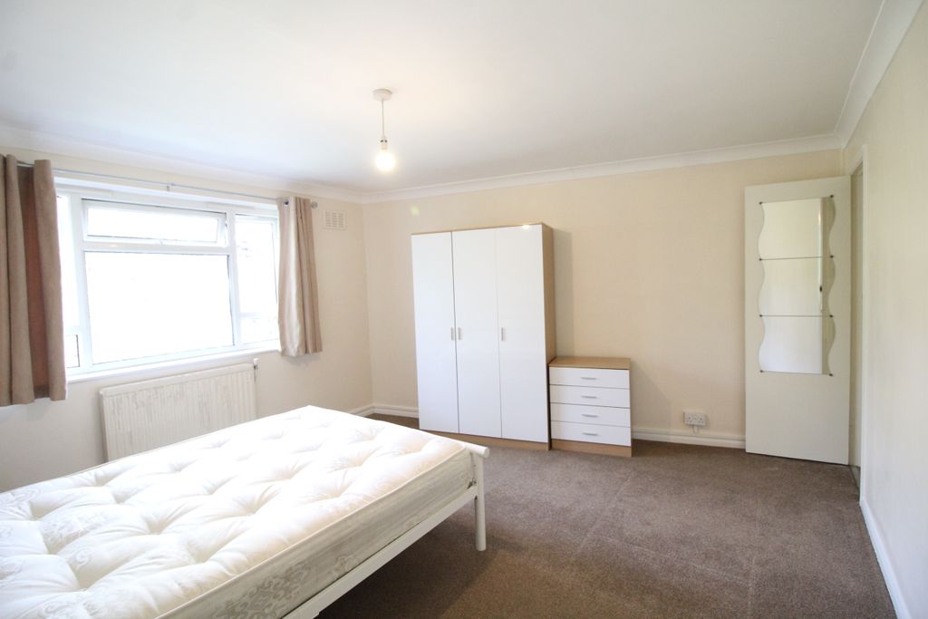 Property photo 2 of 6 Large Double Bedroom