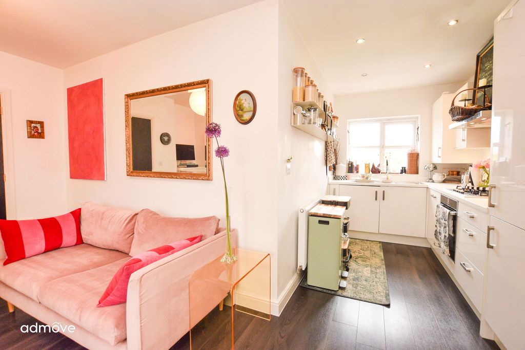 Property photo 2 of 16 Photo 10