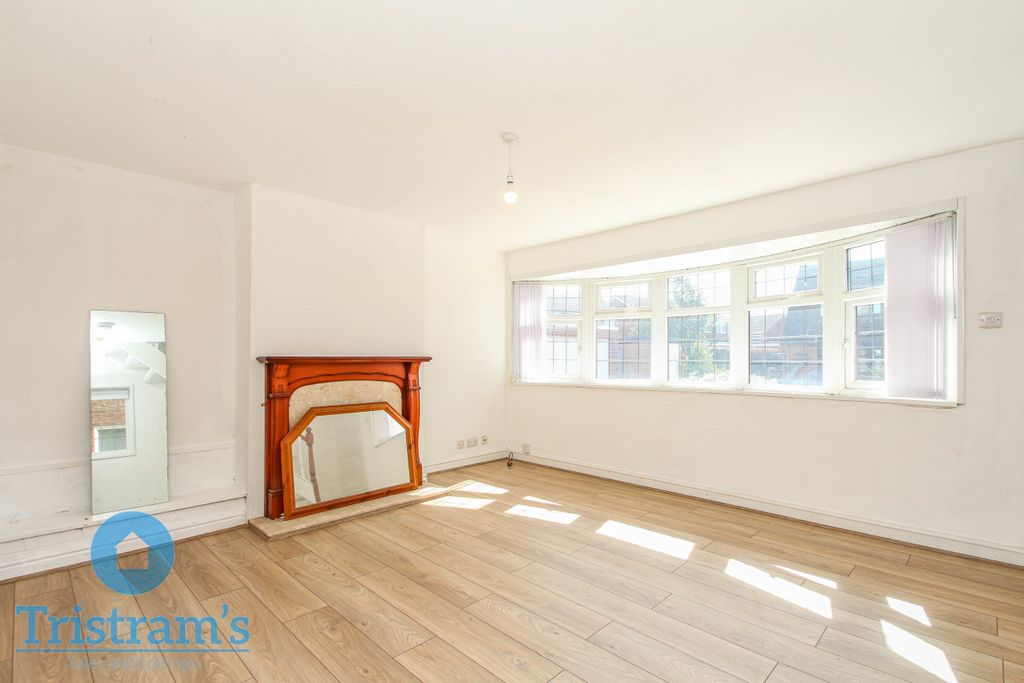 Property photo 2 of 23